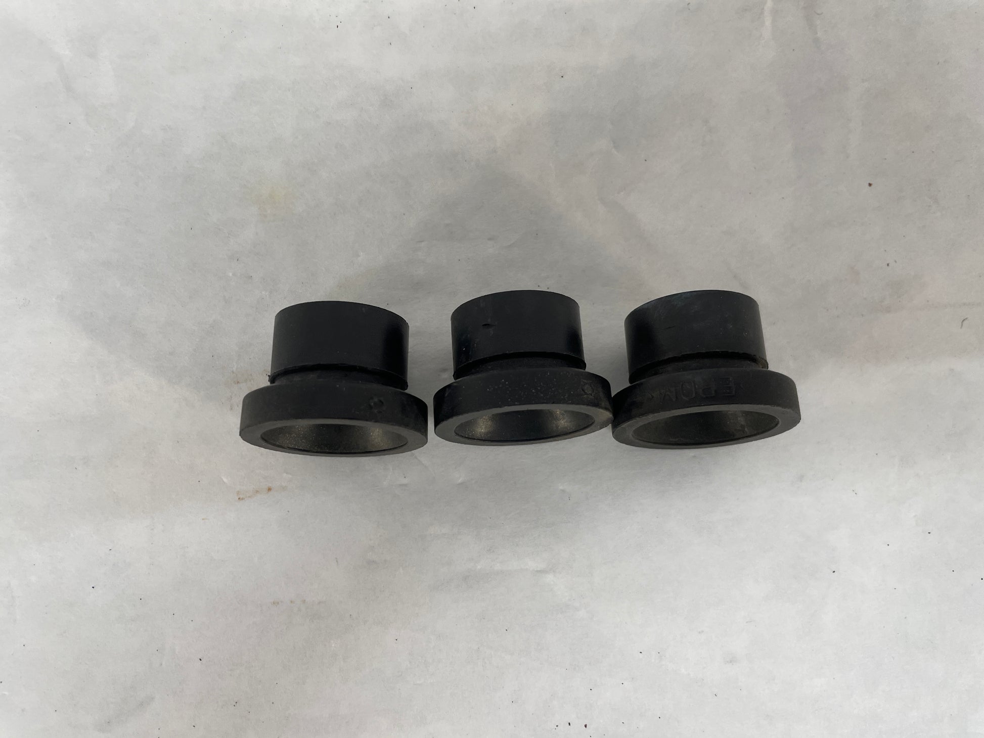 2004 Pontiac GTO Engine Cover Grommets OEM - Day's Parts Yard
