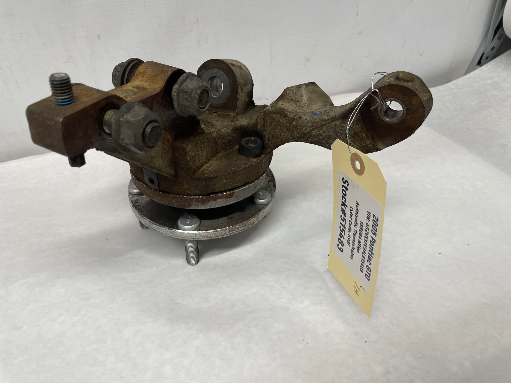 2005 Pontiac GTO LH Driver Front Suspension Spindle Hub Knuckle Assembly OEM - Day's Parts Yard