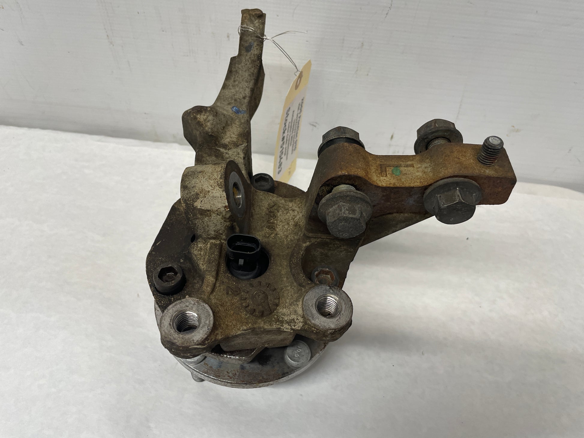 2005 Pontiac GTO LH Driver Front Suspension Spindle Hub Knuckle Assembly OEM - Day's Parts Yard