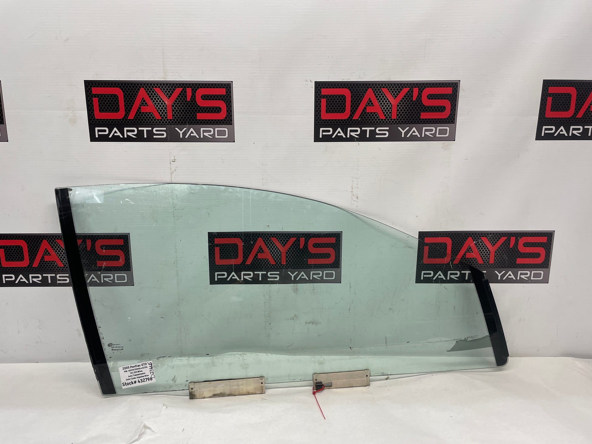 2005 Pontiac GTO RH Passenger Front Door Window Glass OEM - Day's Parts Yard