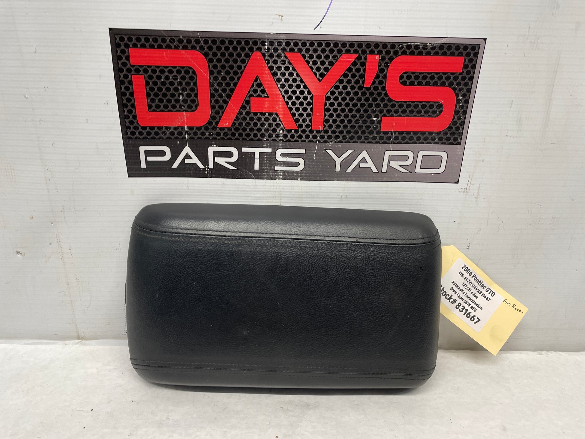 2006 Pontiac GTO Center Console Lid OEM - Day's Parts Yard