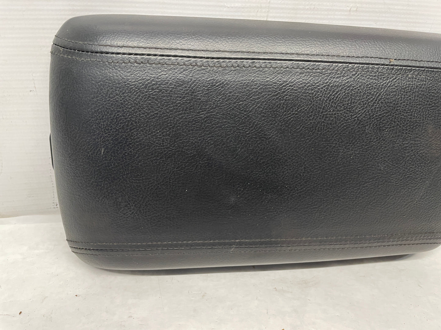 2006 Pontiac GTO Center Console Lid OEM - Day's Parts Yard