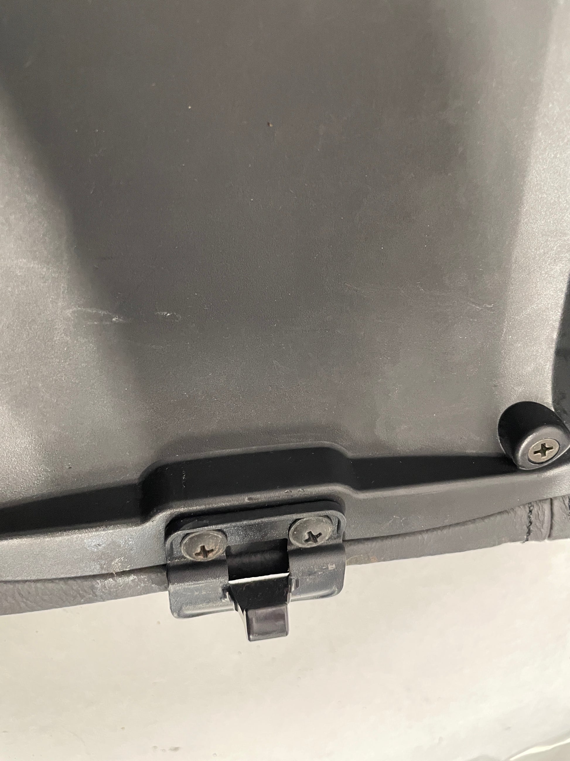 2006 Pontiac GTO Center Console Lid OEM - Day's Parts Yard