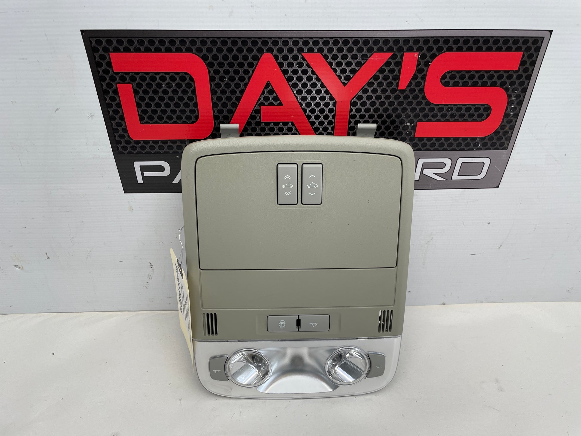 2014 Chevrolet SS Sedan Over Head Console Dome Light OEM - Day's Parts Yard