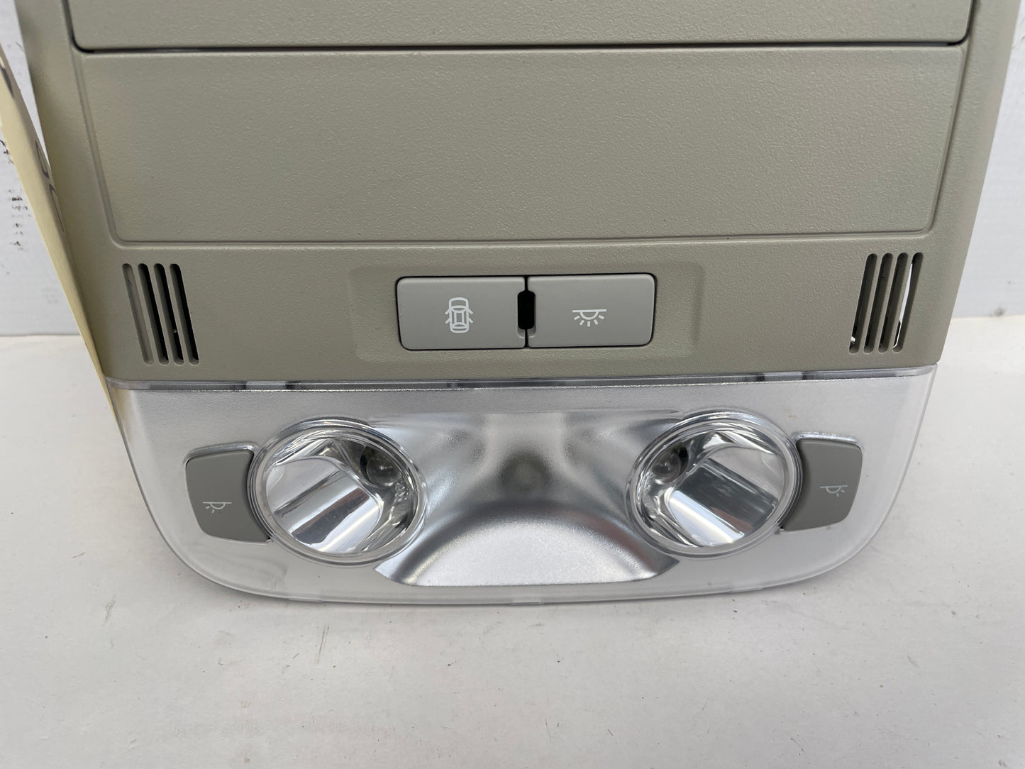 2014 Chevrolet SS Sedan Over Head Console Dome Light OEM - Day's Parts Yard