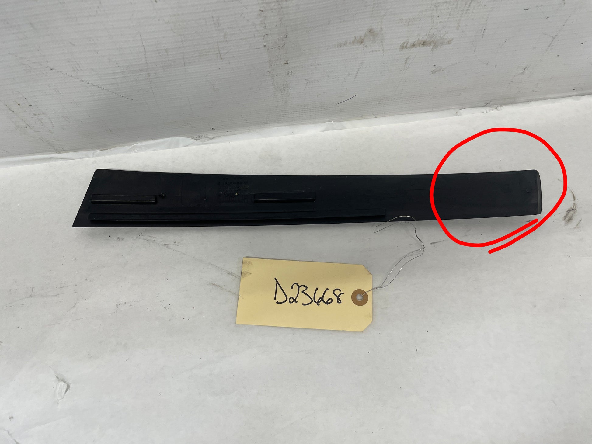 2005 Pontiac GTO LH Driver Exterior B Pillar Window Trim Cover Applique Molding OEM - Day's Parts Yard