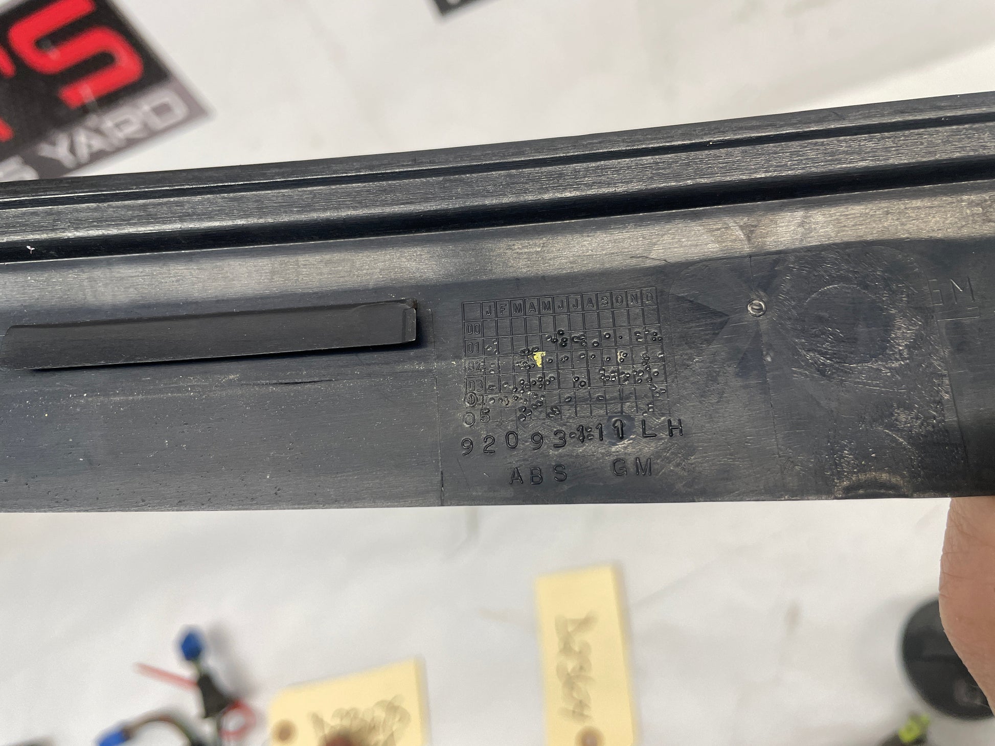 2005 Pontiac GTO LH Driver Exterior B Pillar Window Trim Cover Applique Molding OEM - Day's Parts Yard