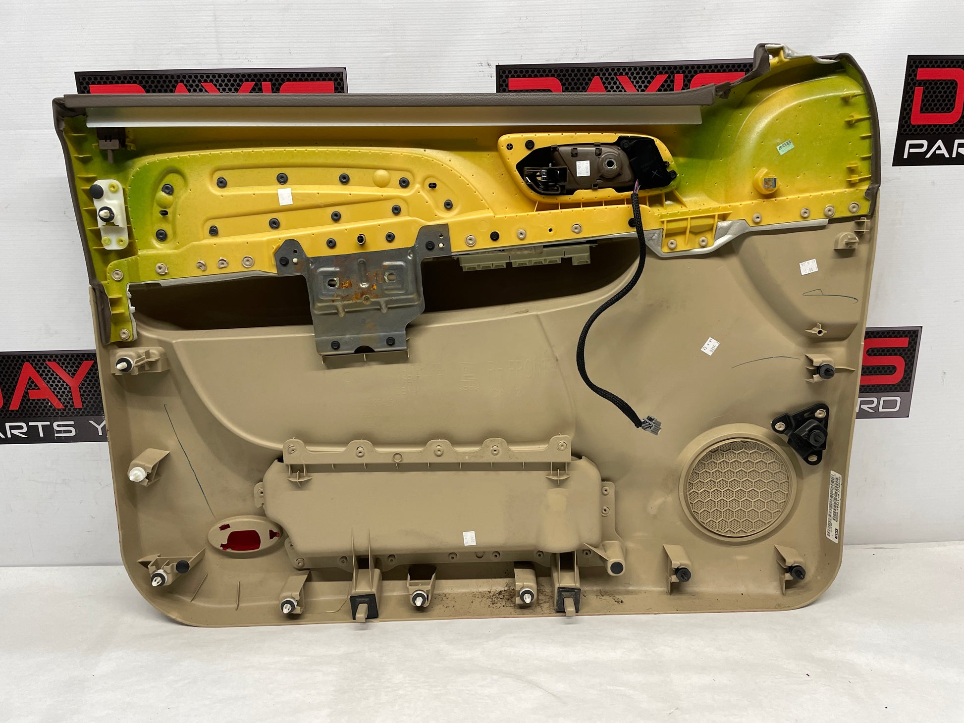 2009 GMC Sierra 2500HD SLT Passenger Front Interior Door Panel Cashmere Tan OEM - Day's Parts Yard