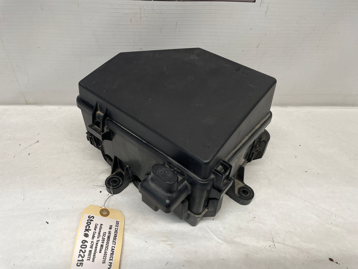 2012 Chevy Caprice PPV Engine Bay Fuse Relay Box Block OEM