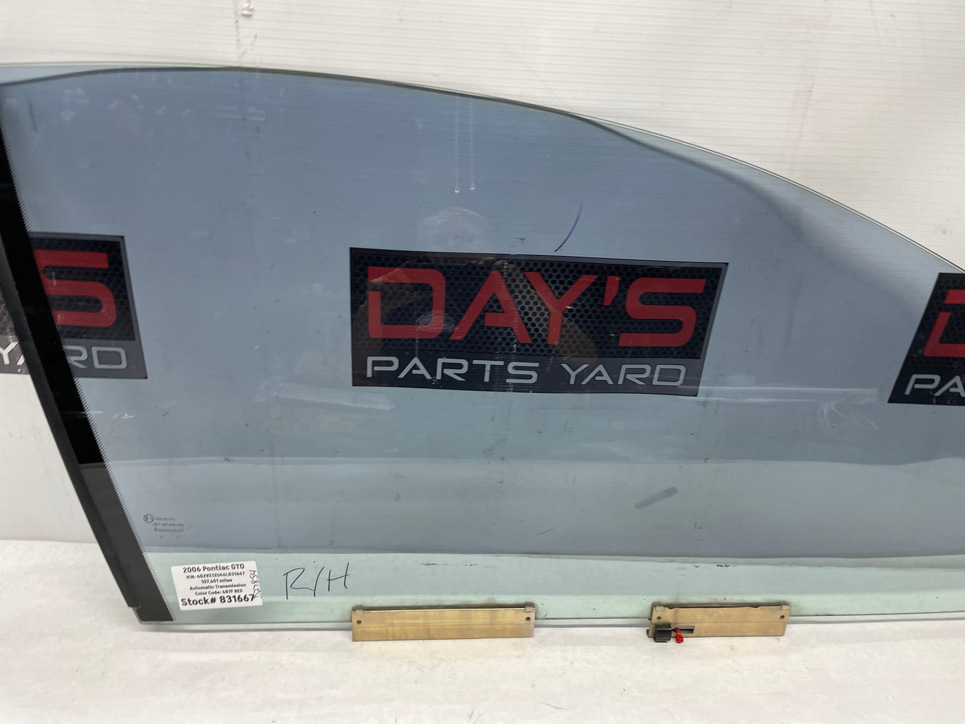 2006 Pontiac GTO RH Passenger Front Door Window Glass OEM - Day's Parts Yard
