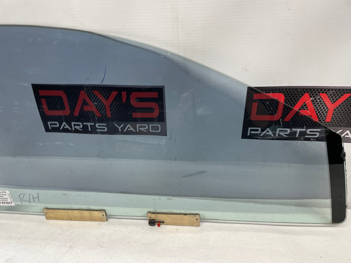 2006 Pontiac GTO RH Passenger Front Door Window Glass OEM - Day's Parts Yard