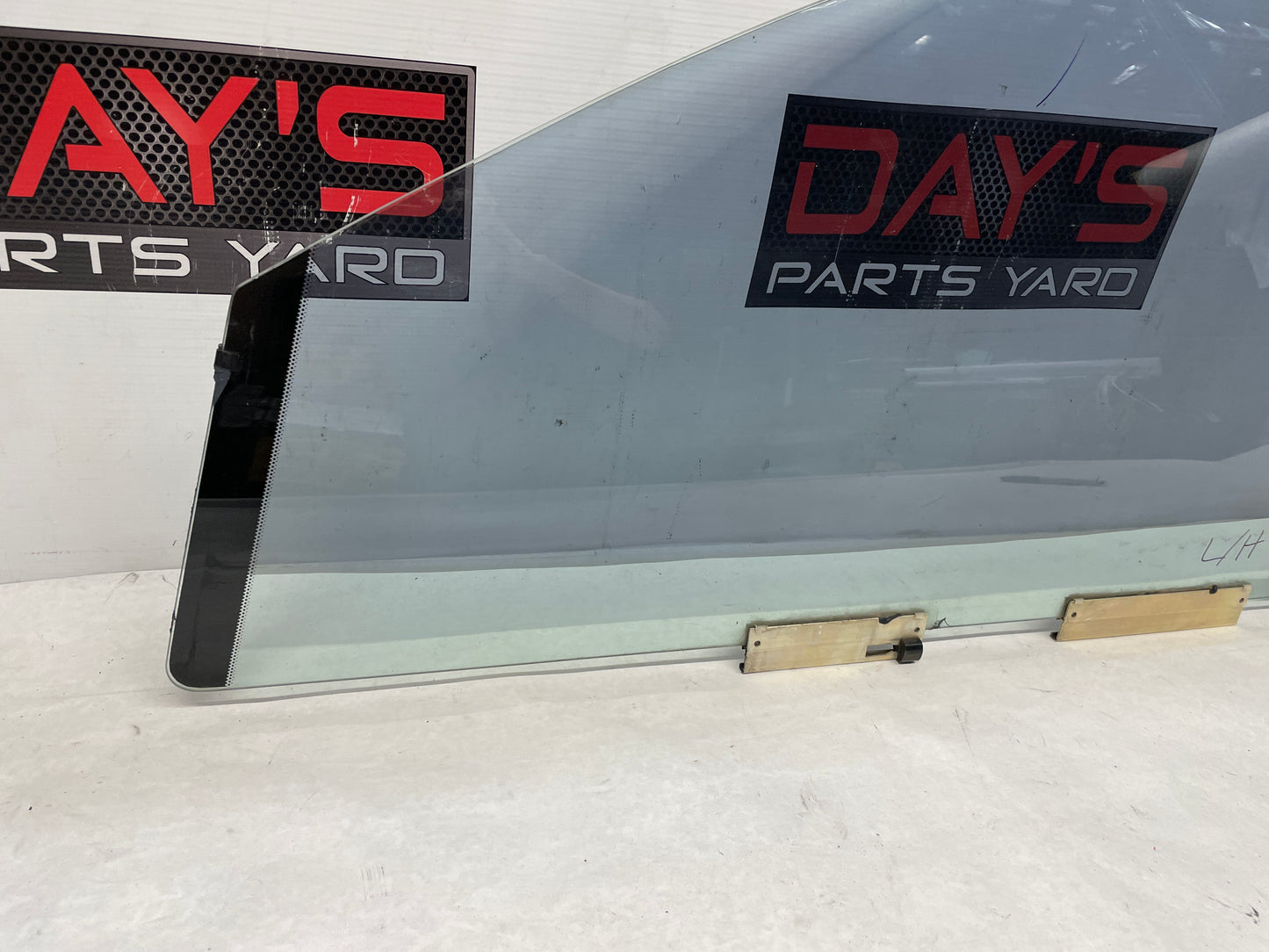 2006 Pontiac GTO LH Driver Front Door Window Glass OEM - Day's Parts Yard