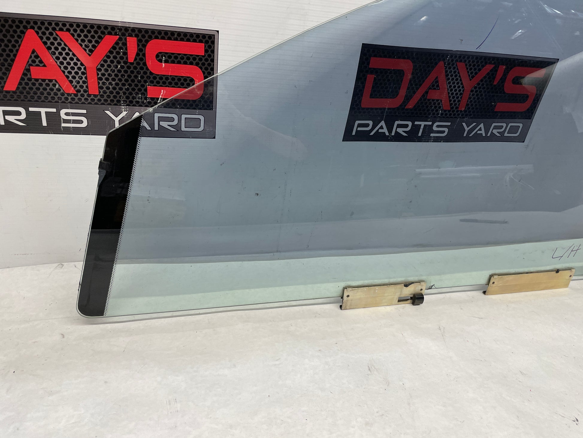 2006 Pontiac GTO LH Driver Front Door Window Glass OEM - Day's Parts Yard