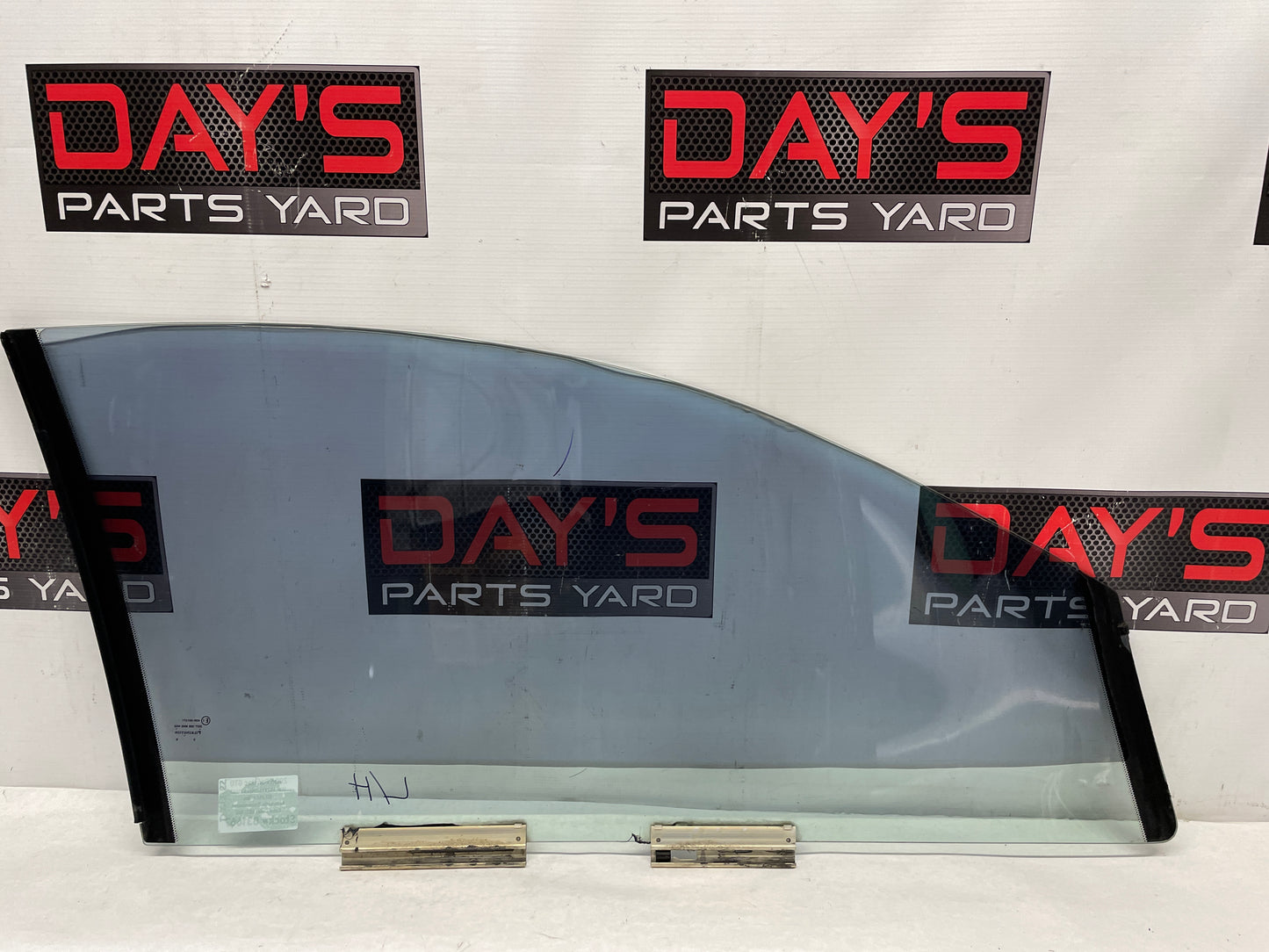 2006 Pontiac GTO LH Driver Front Door Window Glass OEM - Day's Parts Yard