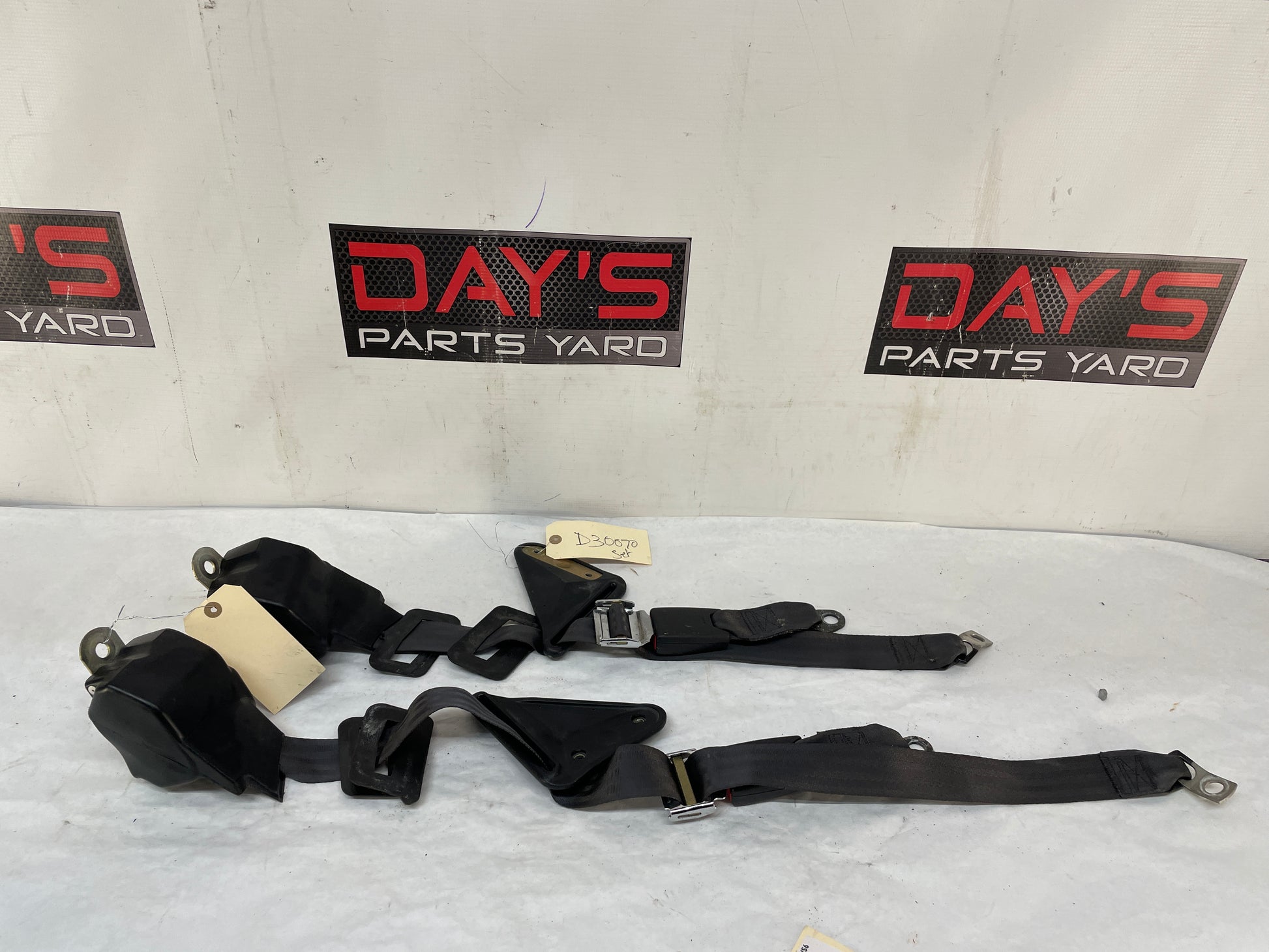 2001 Pontiac Firebird Trans AM WS6 Rear Seat Belt Seatbelt Buckle Retractors Ebony Black OEM - Day's Parts Yard