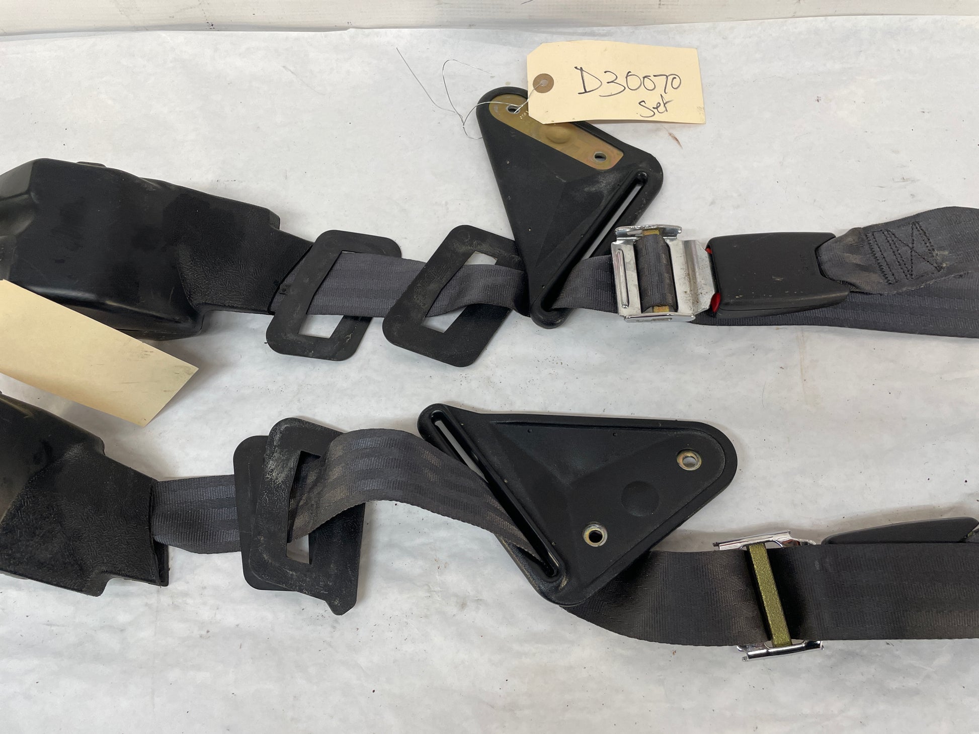 2001 Pontiac Firebird Trans AM WS6 Rear Seat Belt Seatbelt Buckle Retractors Ebony Black OEM - Day's Parts Yard