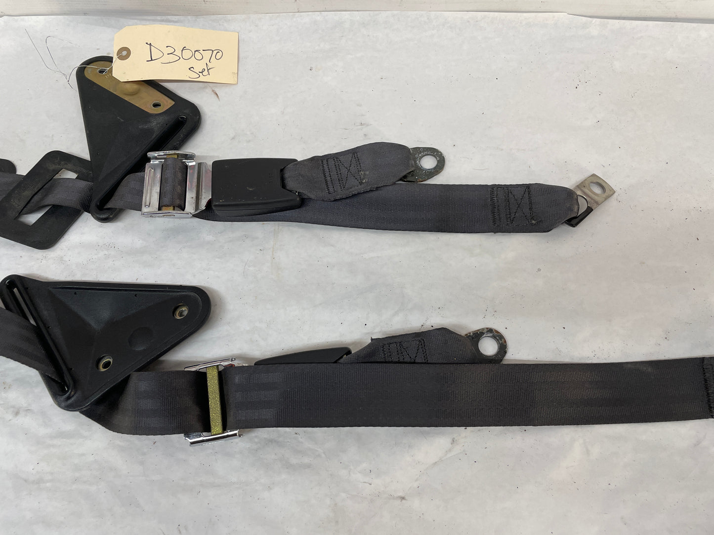 2001 Pontiac Firebird Trans AM WS6 Rear Seat Belt Seatbelt Buckle Retractors Ebony Black OEM - Day's Parts Yard