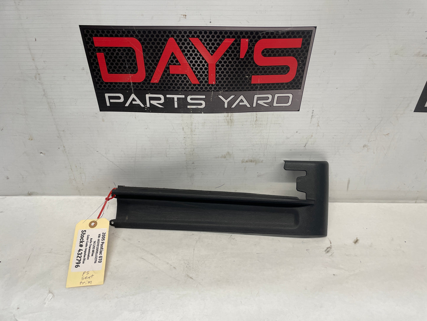 2005 Pontiac GTO RH Passenger Front Seat Frame Side Track Cover Trim Molding OEM