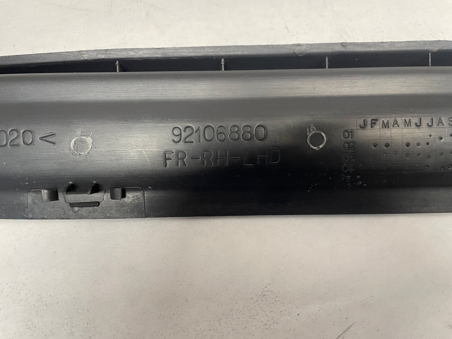 2005 Pontiac GTO RH Passenger Front Seat Frame Side Track Cover Trim Molding OEM