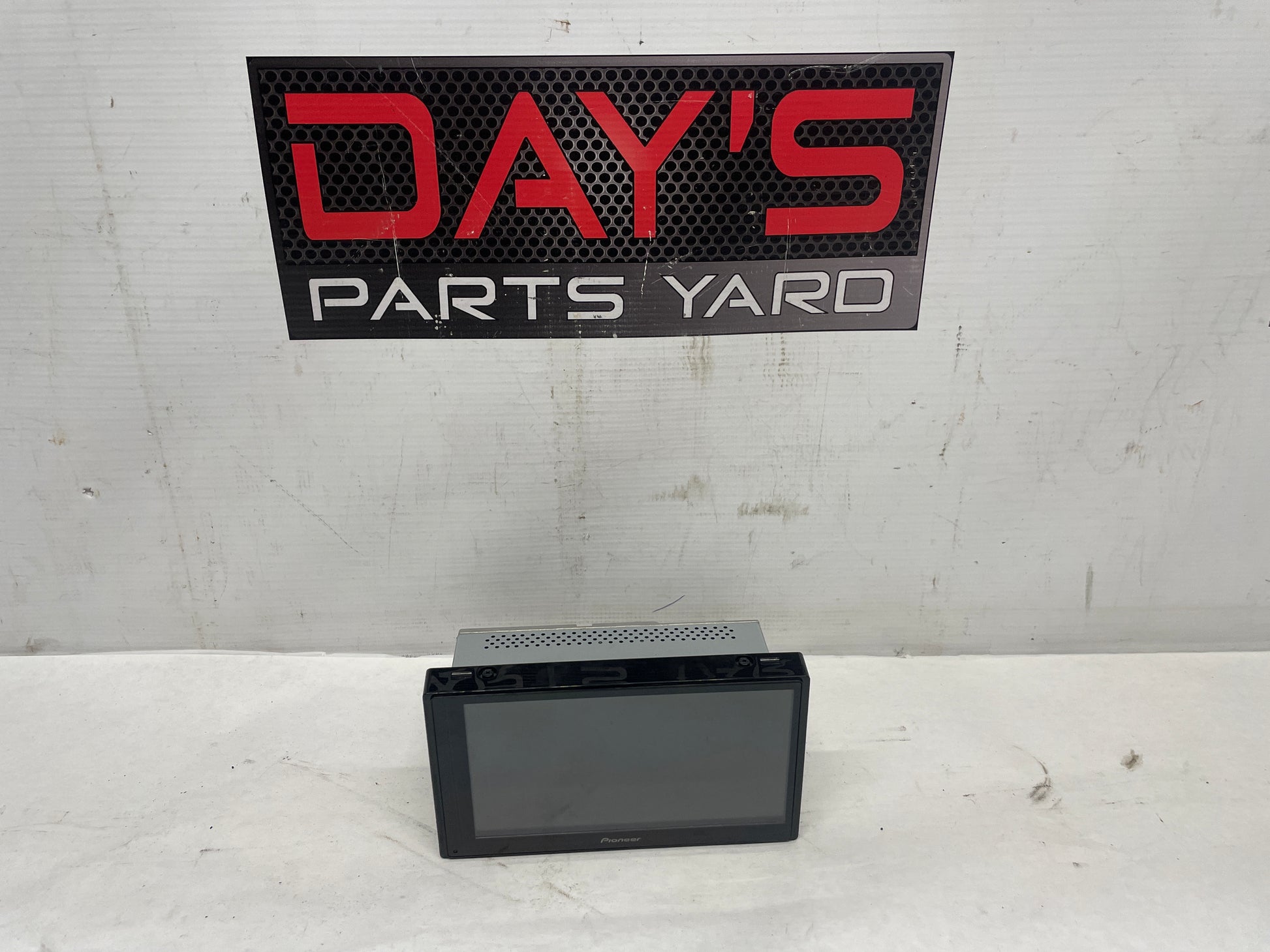 Pioneer 6.8" Touchscreen Digital Media Receiver with Carplay - Day's Parts Yard