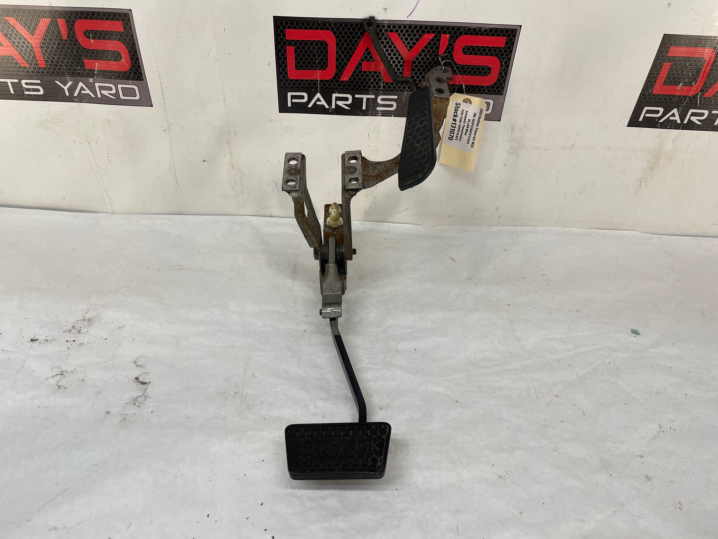2001 Pontiac Trans AM WS6 Automatic Accelerator Gas Brake Pedal Assembly OEM - Day's Parts Yard