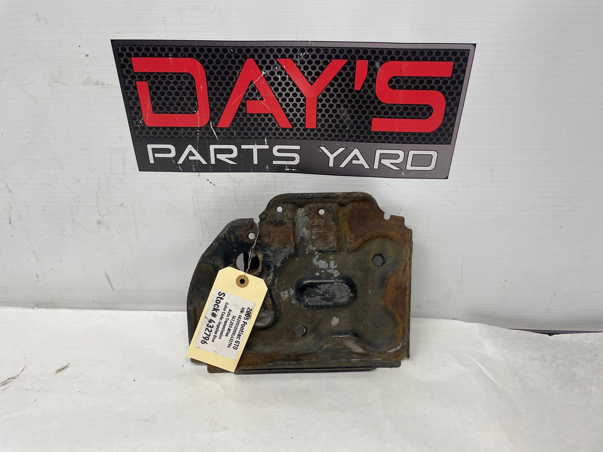 2005 Pontiac GTO Battery Tray OEM - Day's Parts Yard
