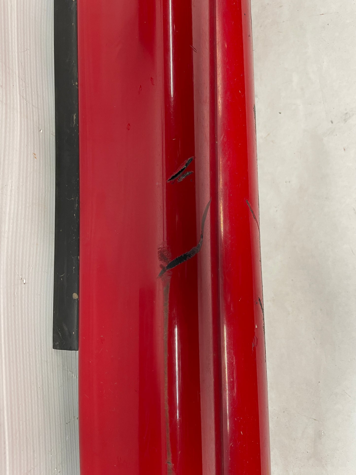 2006 Pontiac GTO RH Passenger Rocker Molding Side Skirt Panel Trim OEM - Day's Parts Yard