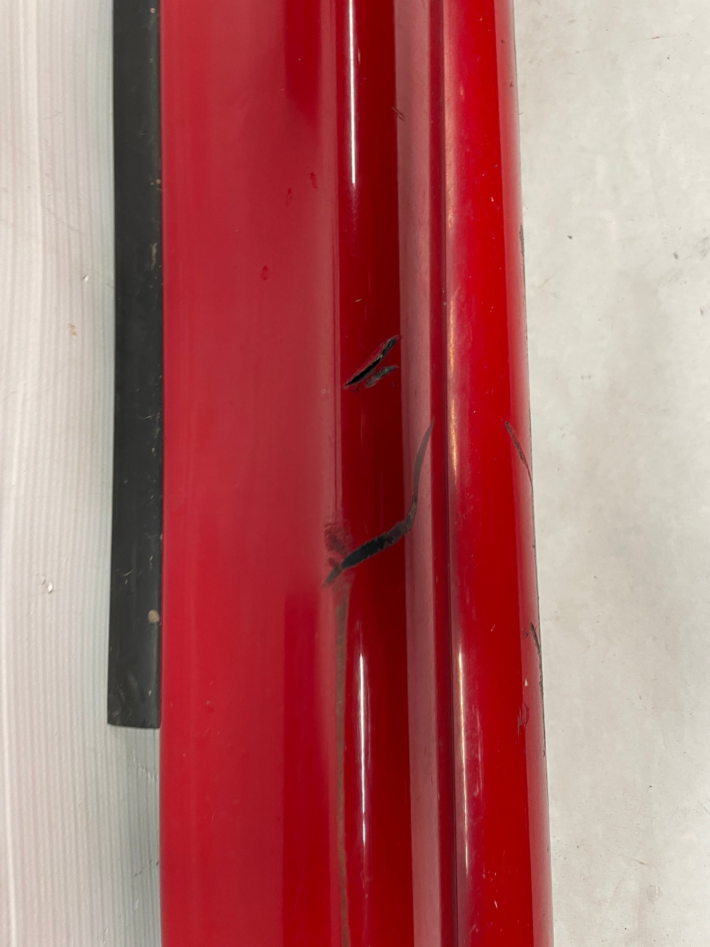 2006 Pontiac GTO RH Passenger Rocker Molding Side Skirt Panel Trim OEM - Day's Parts Yard