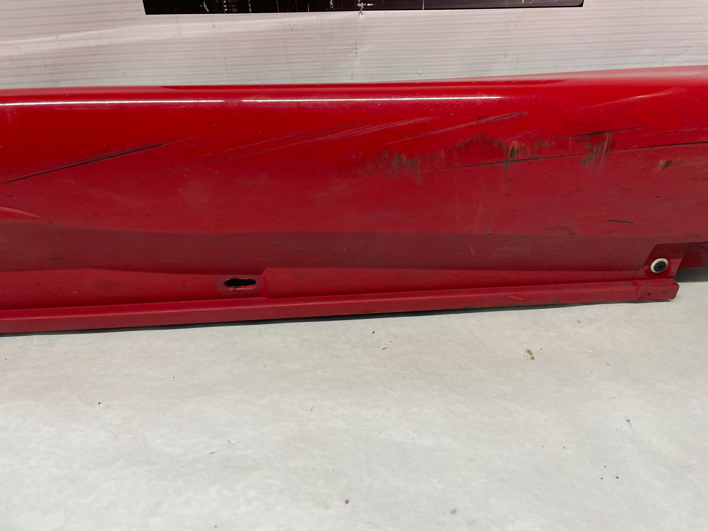 2006 Pontiac GTO RH Passenger Rocker Molding Side Skirt Panel Trim OEM - Day's Parts Yard