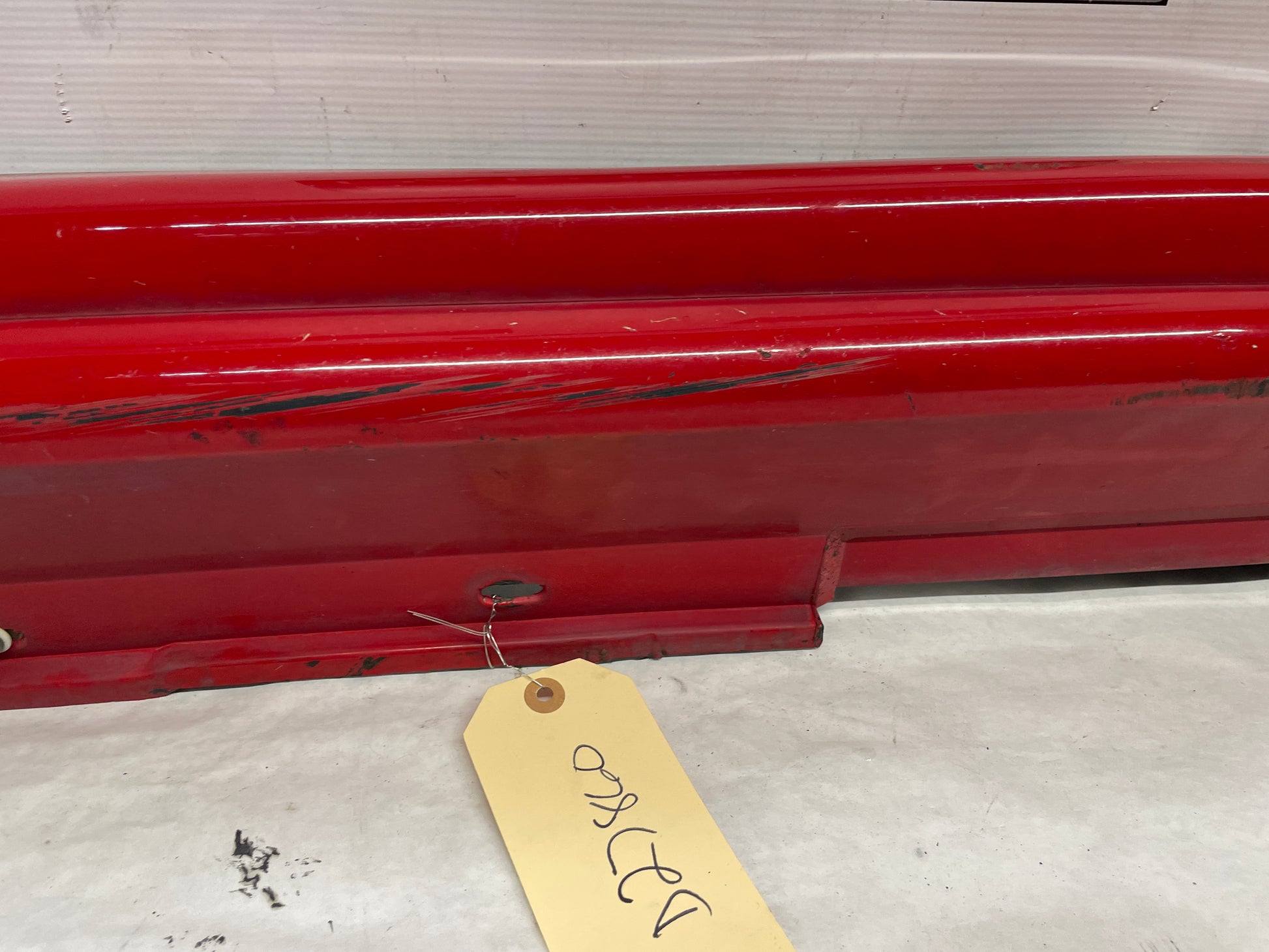 2006 Pontiac GTO RH Passenger Rocker Molding Side Skirt Panel Trim OEM - Day's Parts Yard