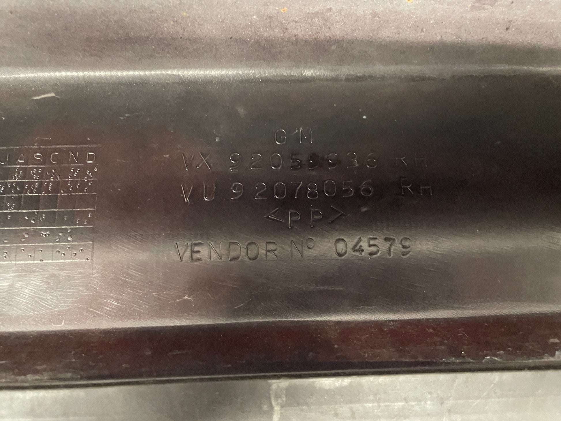 2006 Pontiac GTO RH Passenger Rocker Molding Side Skirt Panel Trim OEM - Day's Parts Yard