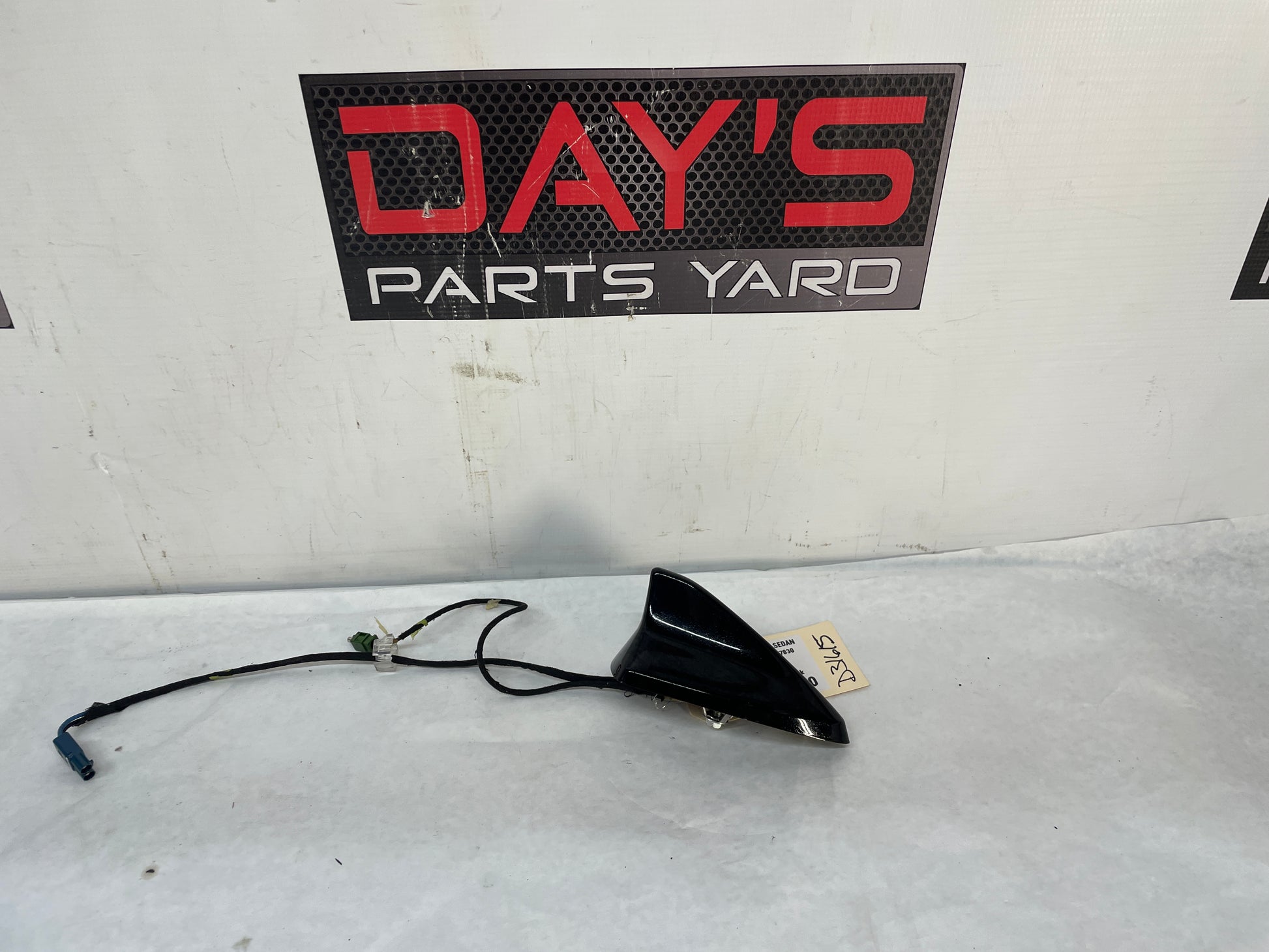 2009 Cadillac CTS-V Sedan Shark Fin High Frequency Radio Antenna OEM - Day's Parts Yard