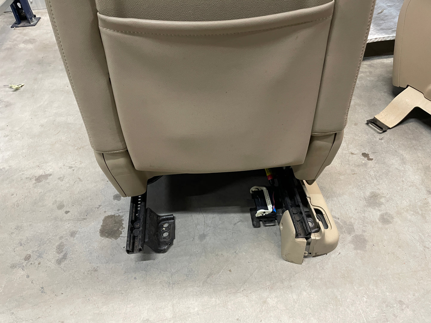 2009 GMC Sierra 2500HD SLT Seats Fronts and Rears Tan Cashmere OEM
