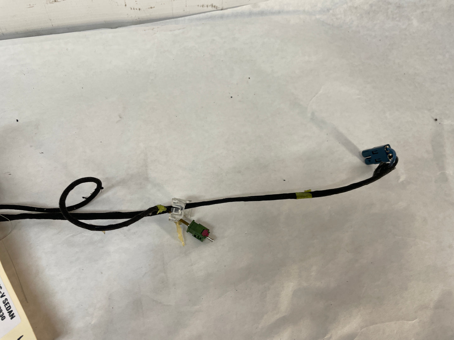 2009 Cadillac CTS-V Sedan Shark Fin High Frequency Radio Antenna OEM - Day's Parts Yard