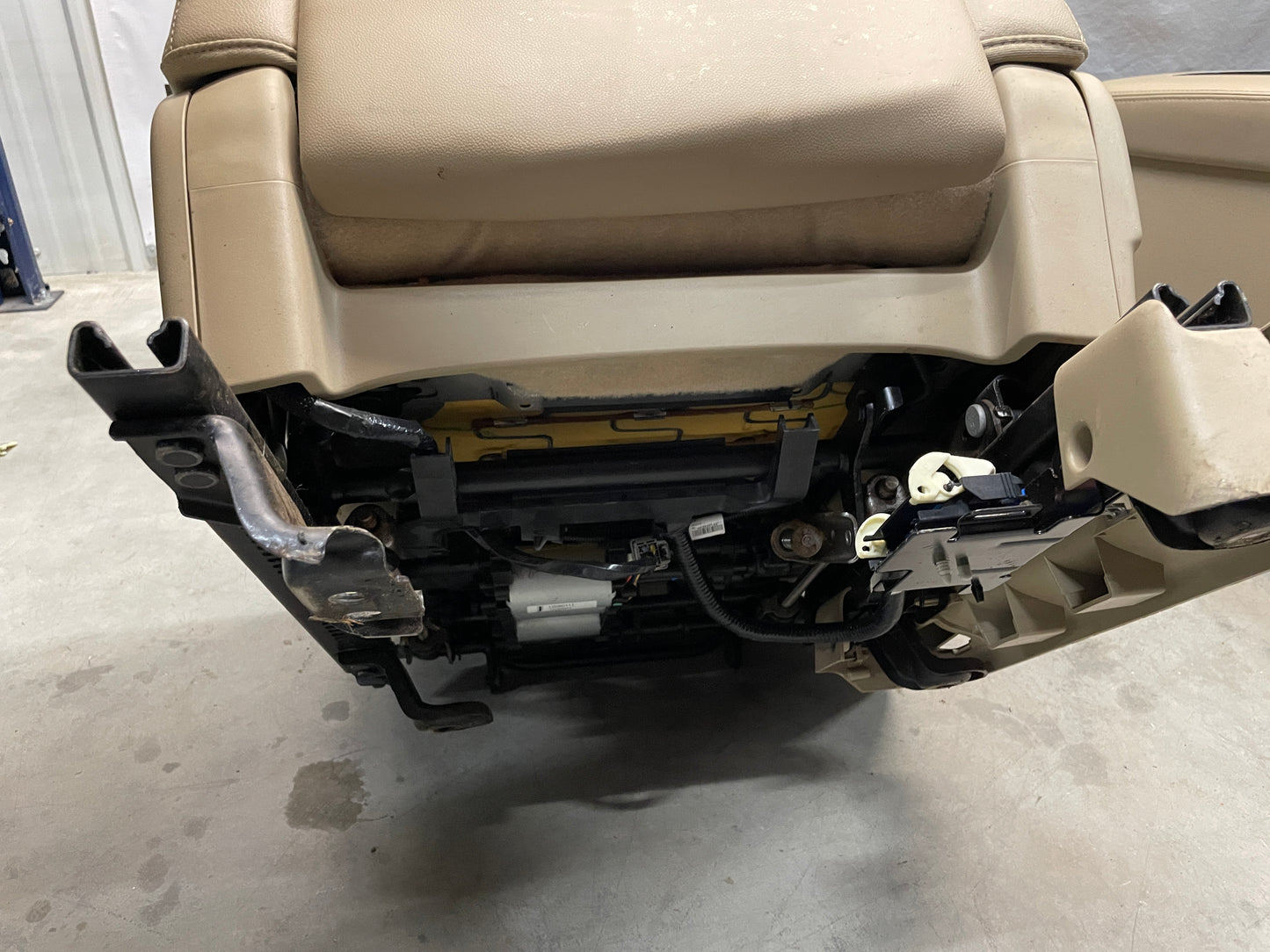 2009 GMC Sierra 2500HD SLT Seats Fronts and Rears Tan Cashmere OEM