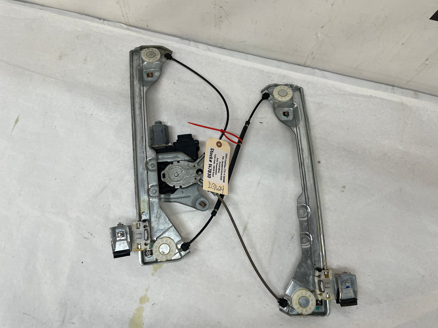 2009 Cadillac CTS-V Sedan RH Passenger Front Window Regulator w/ Motor OEM - Day's Parts Yard