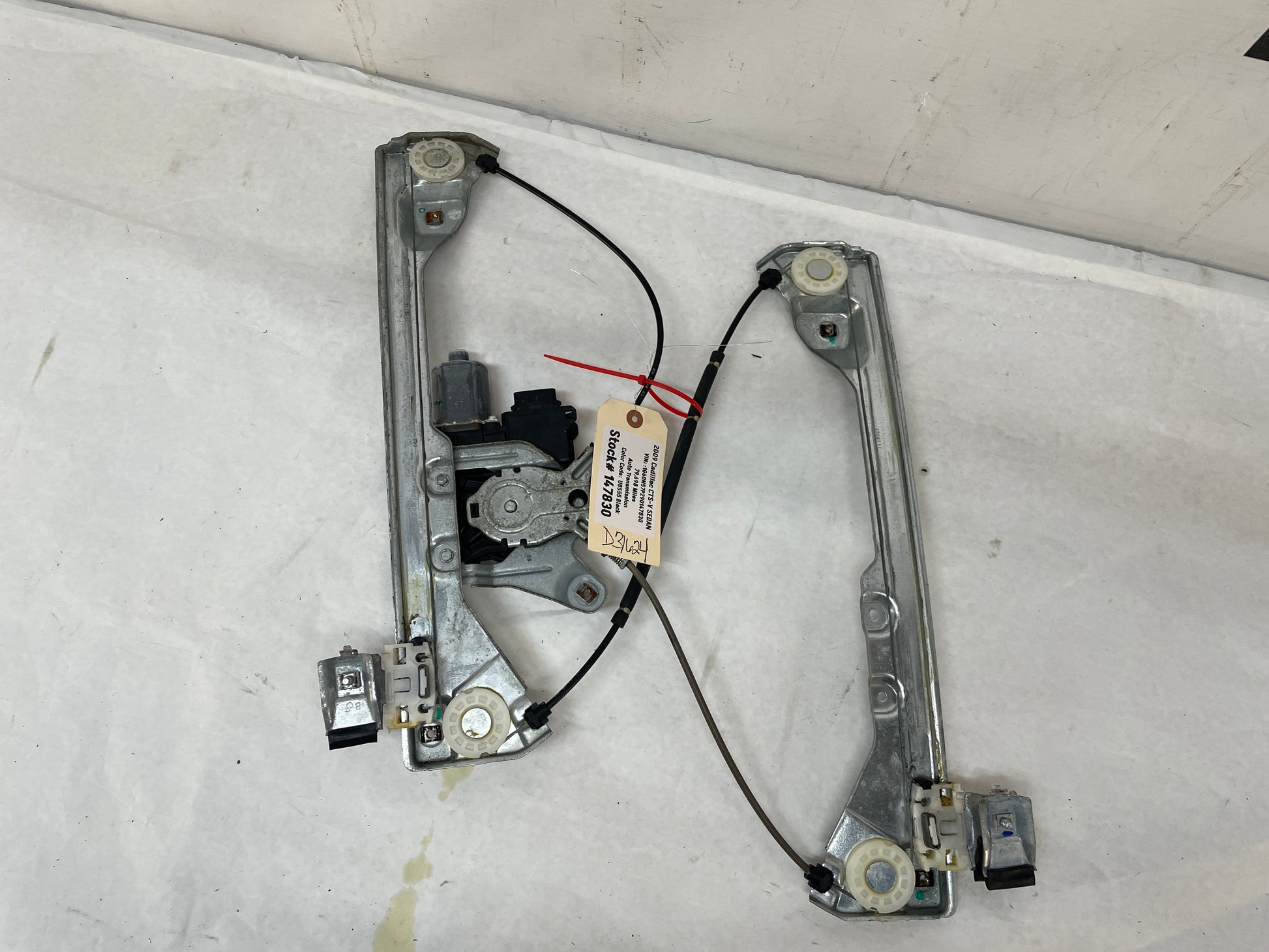 2009 Cadillac CTS-V Sedan RH Passenger Front Window Regulator w/ Motor OEM - Day's Parts Yard