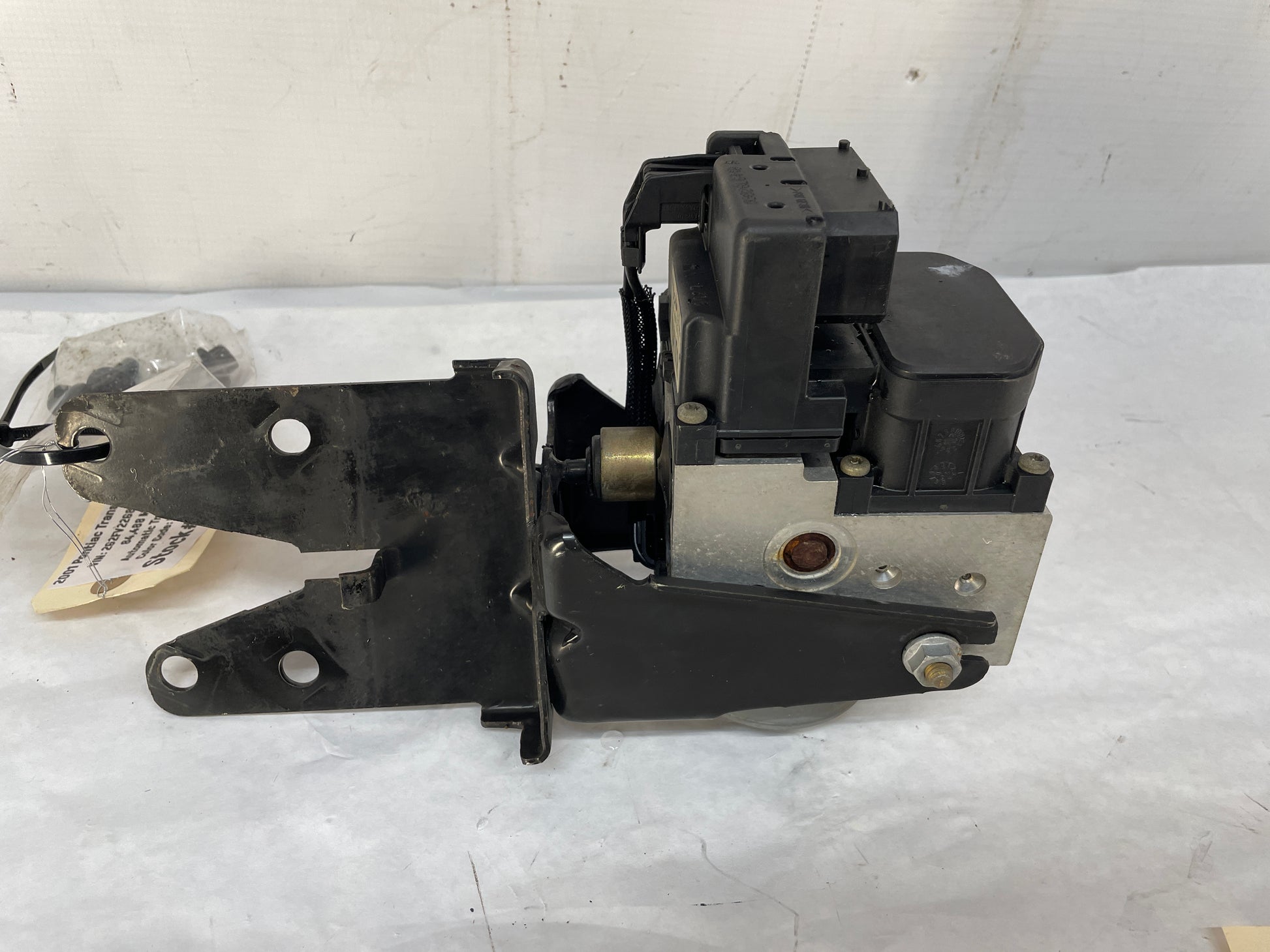 2001 Pontiac Firebird Trans AM ABS Anti Lock Brake Pump Control Module w/o Traction OEM - Day's Parts Yard