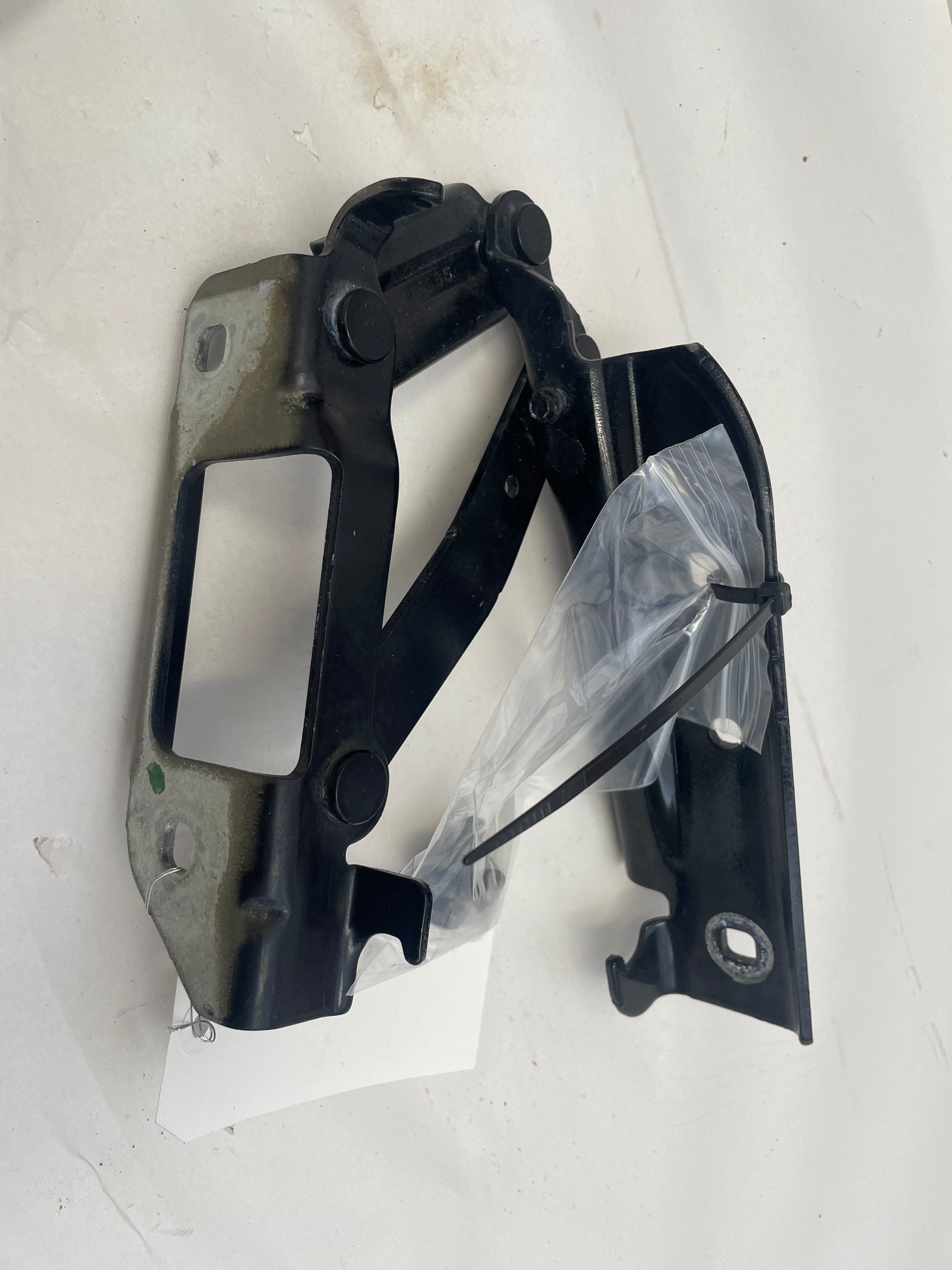 2015 Chevy Camaro SS RH & LH Hood Hinges  OEM - Day's Parts Yard