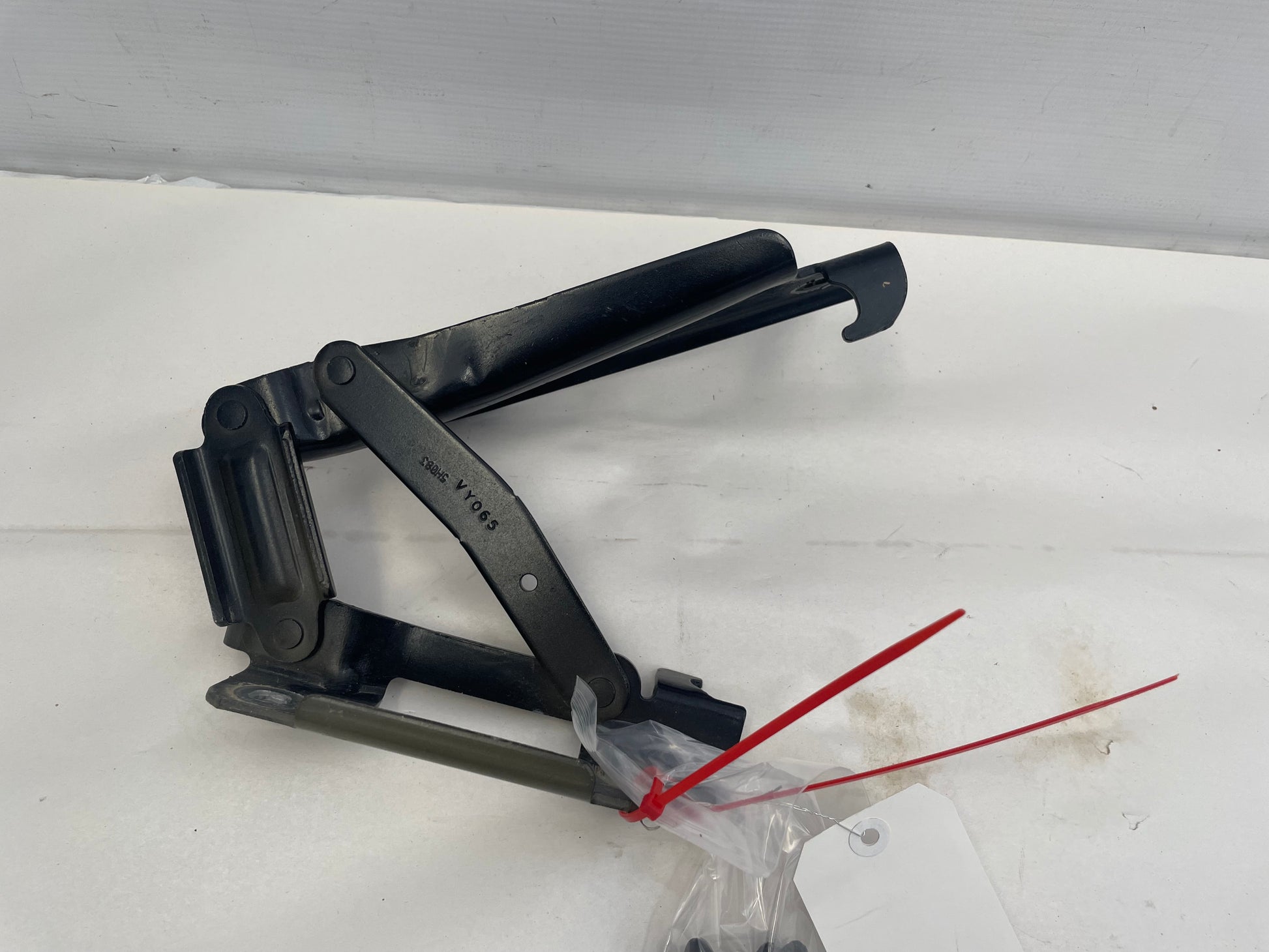 2015 Chevy Camaro SS RH & LH Hood Hinges  OEM - Day's Parts Yard