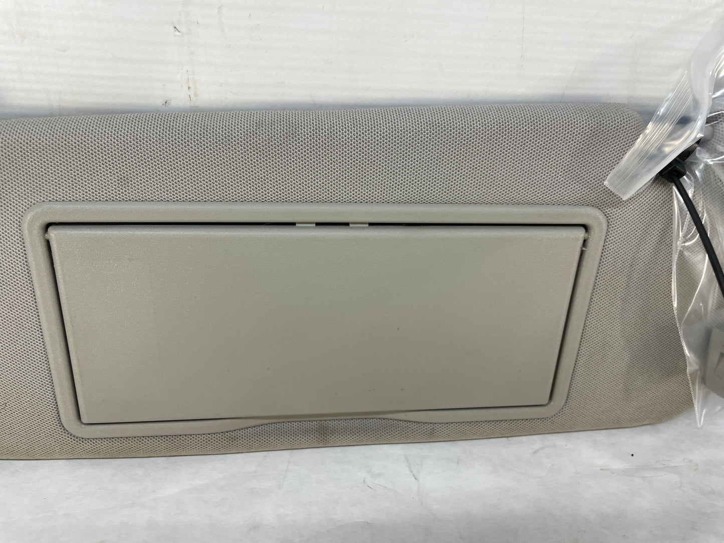 2015 Chevy SS Sedan RH & LH Sun Visor Sunvisor w/ Clips OEM