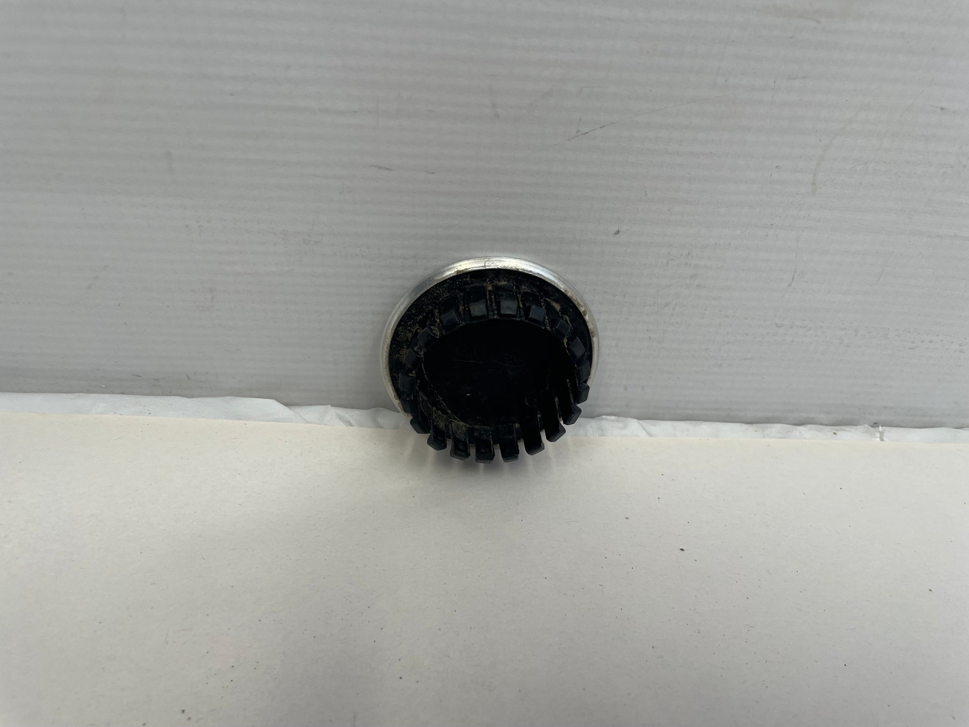 2015 Chevy Camaro SS Wheel Center Cap OEM - Day's Parts Yard