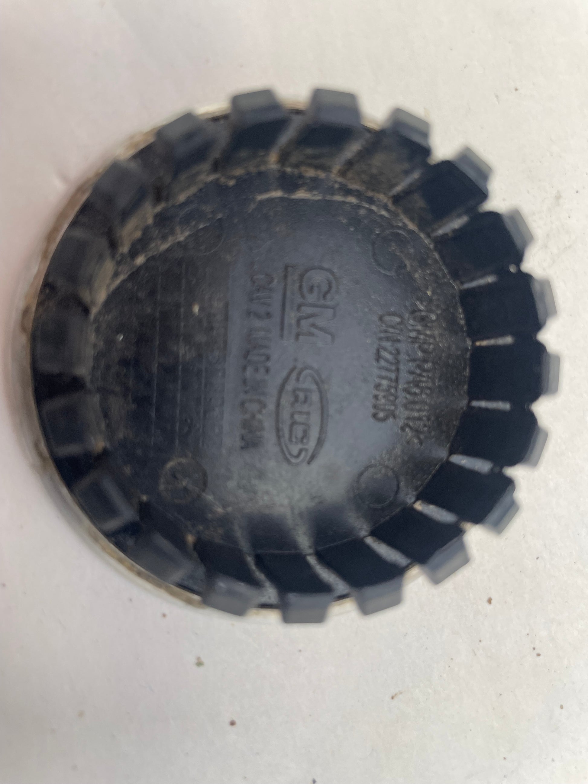 2015 Chevy Camaro SS Wheel Center Cap OEM - Day's Parts Yard