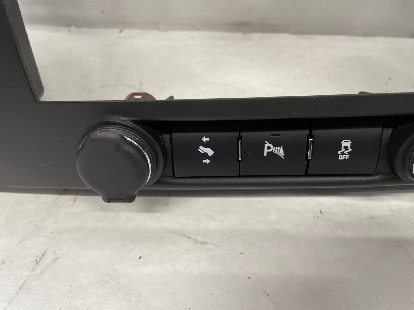 2013 GMC Sierra C1500 SLE Center Dash Radio Heat AC Trim Surround Bezel Vents OEM - Day's Parts Yard