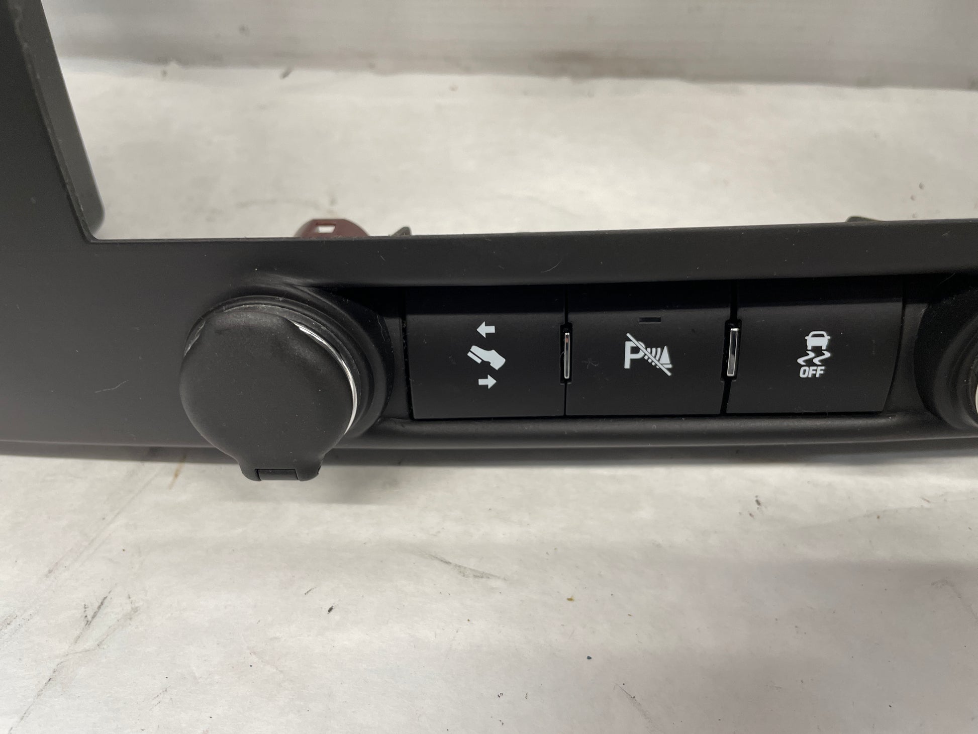 2013 GMC Sierra C1500 SLE Center Dash Radio Heat AC Trim Surround Bezel Vents OEM - Day's Parts Yard