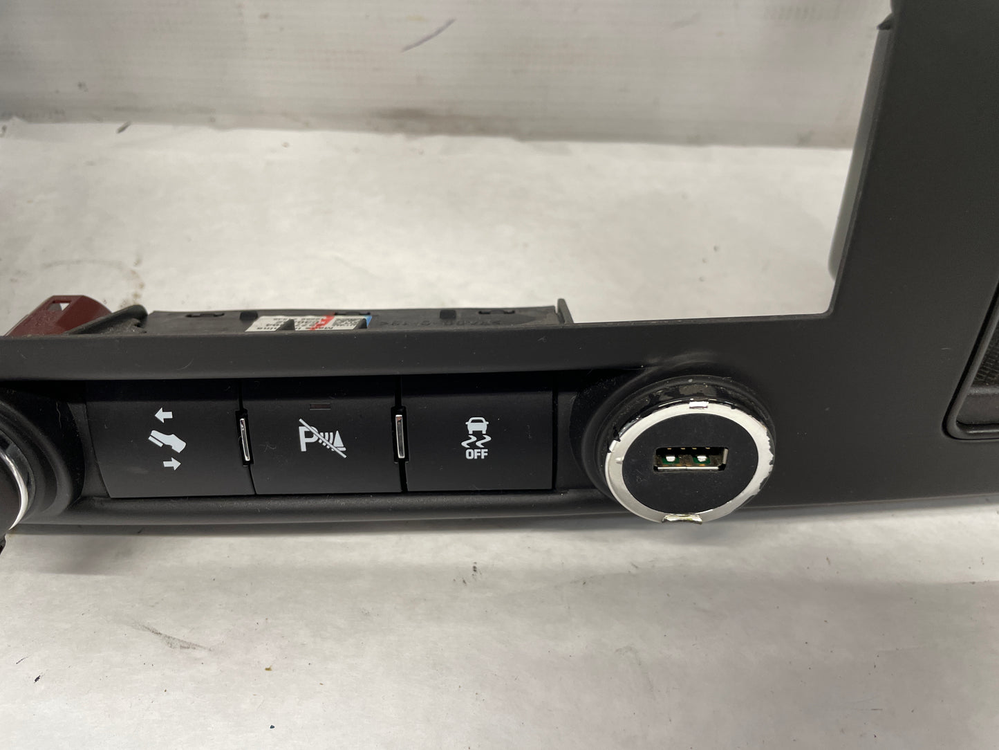 2013 GMC Sierra C1500 SLE Center Dash Radio Heat AC Trim Surround Bezel Vents OEM - Day's Parts Yard