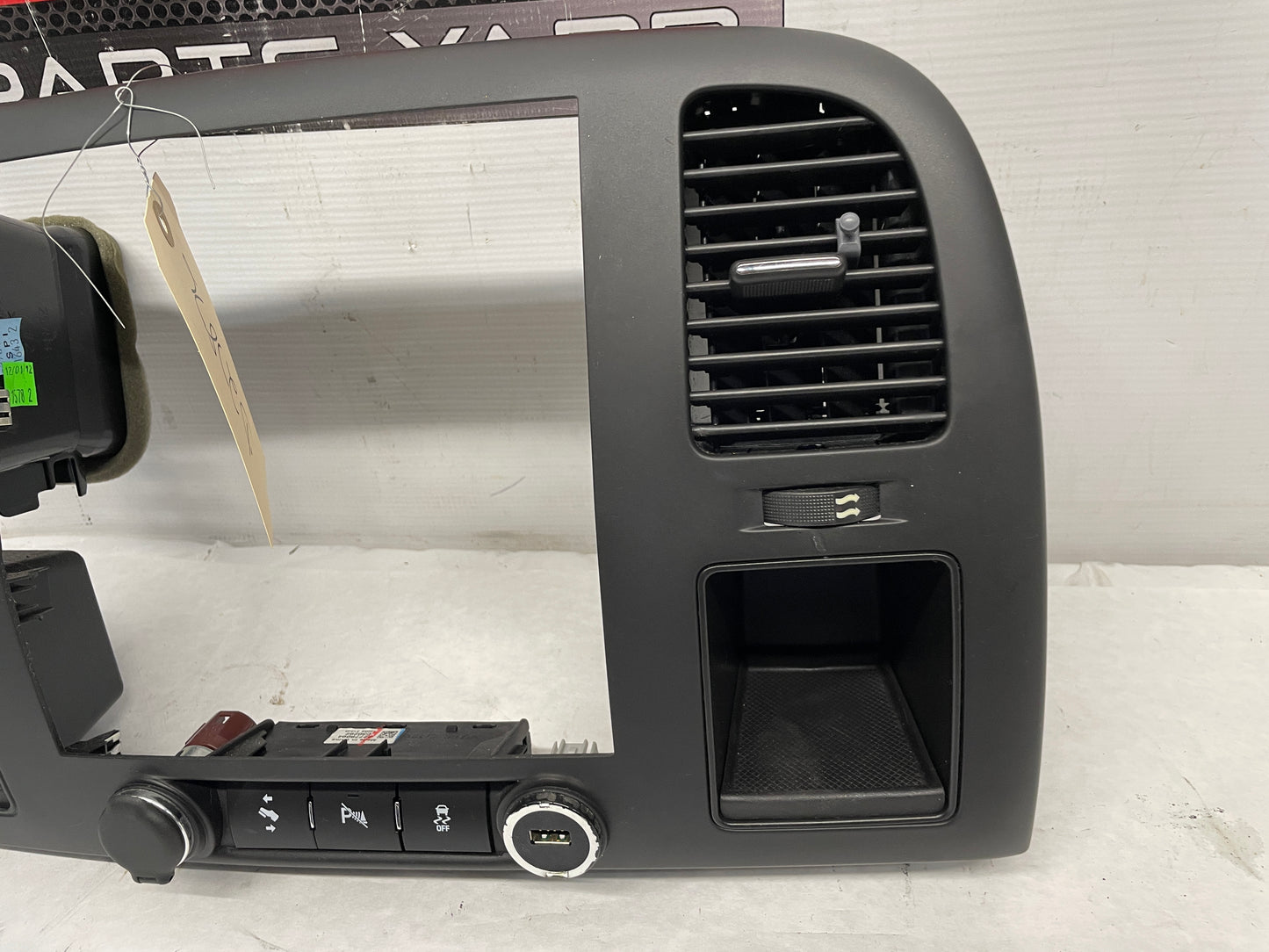 2013 GMC Sierra C1500 SLE Center Dash Radio Heat AC Trim Surround Bezel Vents OEM - Day's Parts Yard