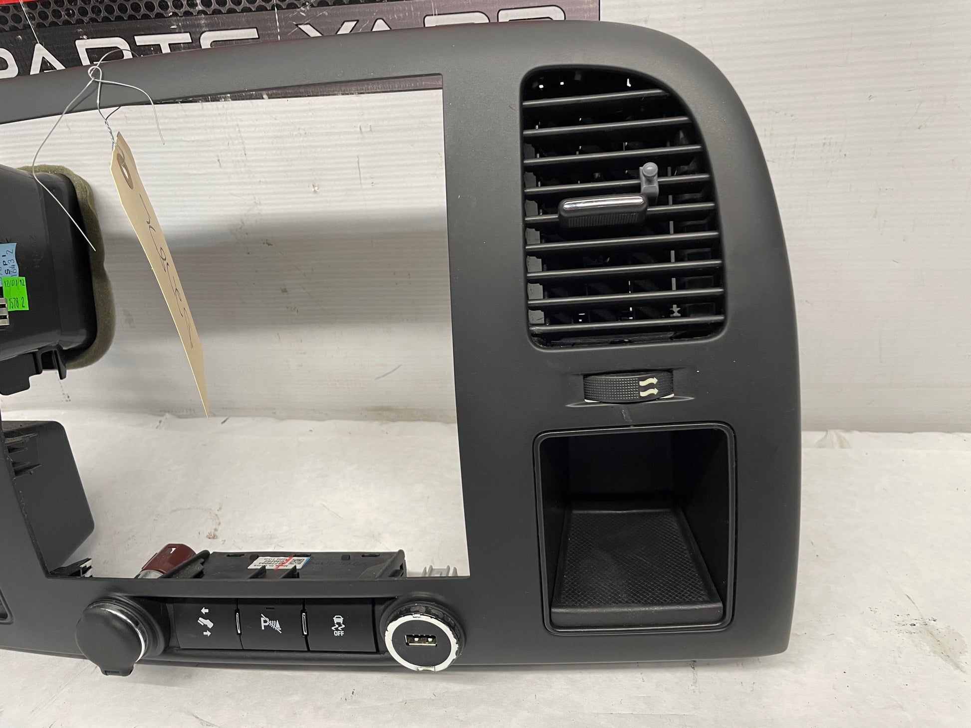 2013 GMC Sierra C1500 SLE Center Dash Radio Heat AC Trim Surround Bezel Vents OEM - Day's Parts Yard