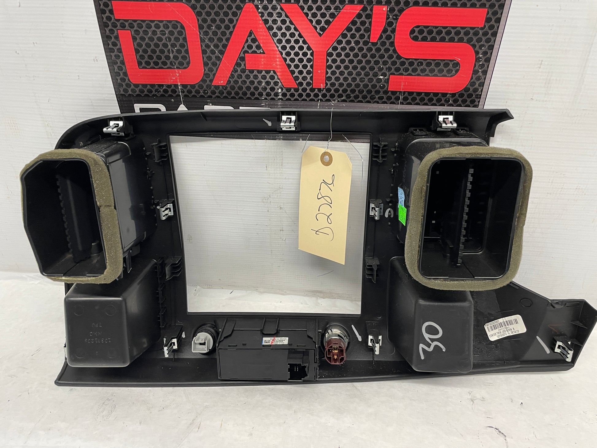 2013 GMC Sierra C1500 SLE Center Dash Radio Heat AC Trim Surround Bezel Vents OEM - Day's Parts Yard