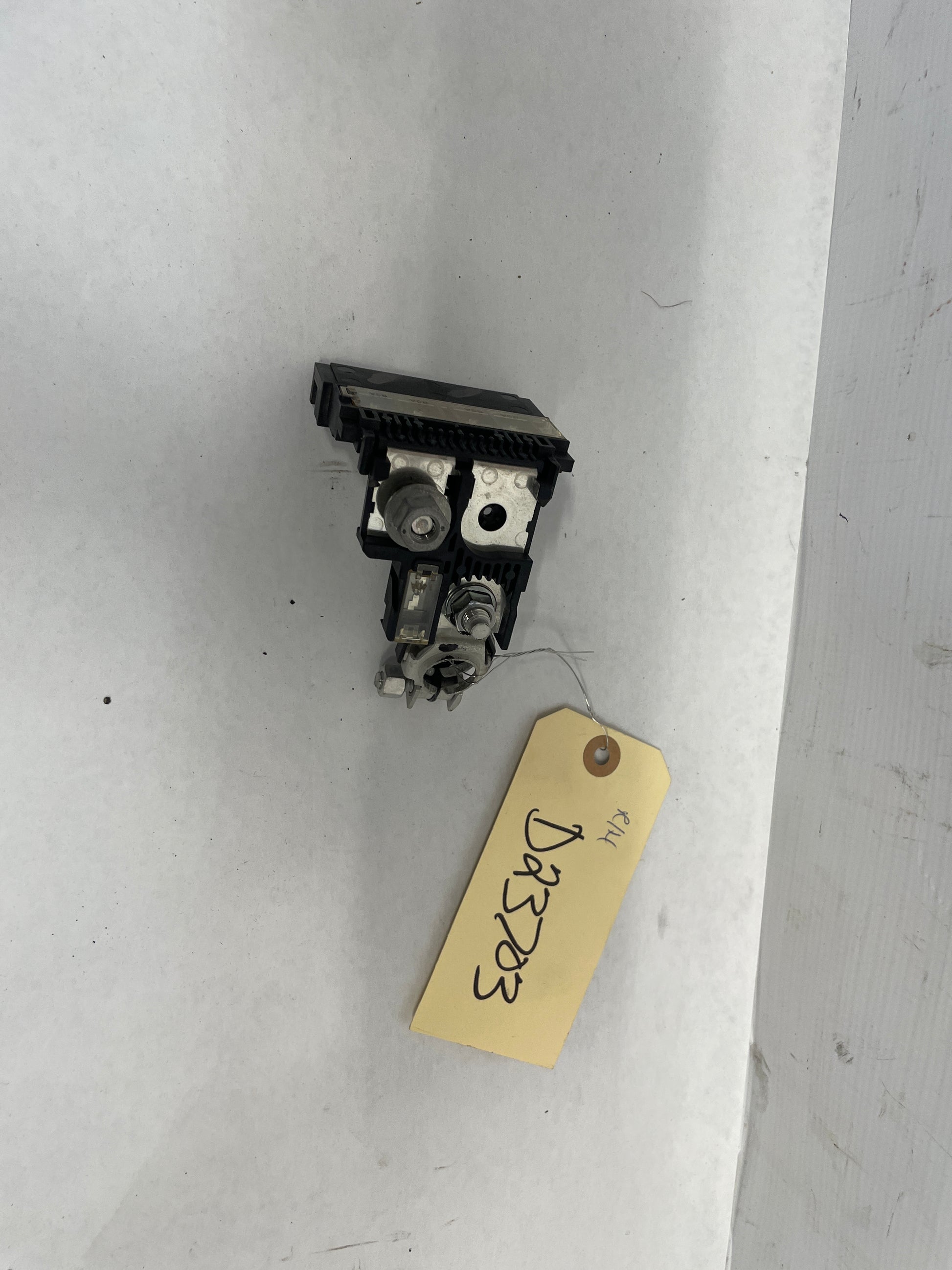2013 Chevy Caprice Positive Battery Electric Fuse Relay Junction OEM - Day's Parts Yard